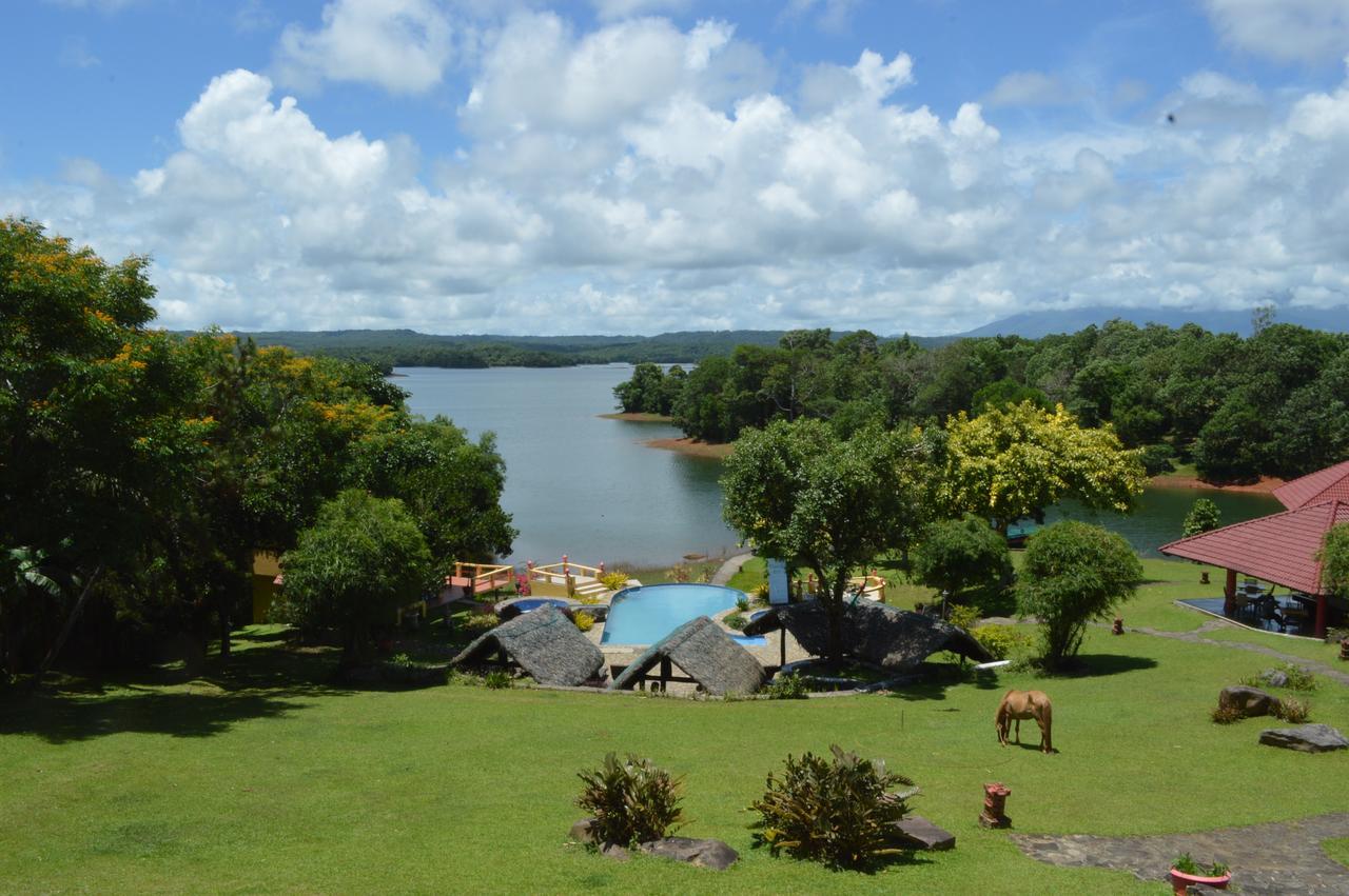 Porta Verde Resort Villas Caliraya Dolores  エクステリア 写真